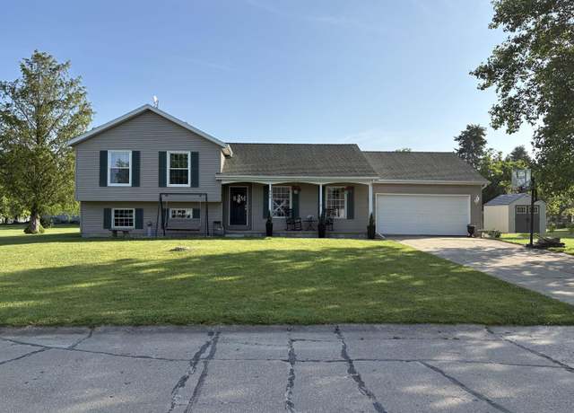 Property at 606 Briarwood Dr, Danvers, IL 61732, 3 beds, 2 baths