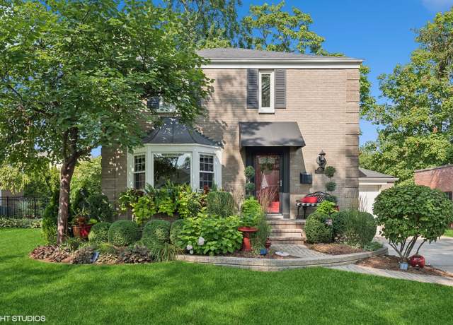 Property at 582 S Stratford Ave, Elmhurst, IL 60126, 3 beds, 1.5 baths
