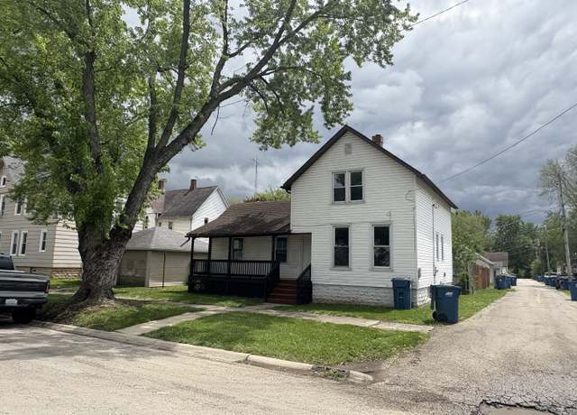 Property at 340 W Bourbonnais St, Kankakee, IL 60901, 3 beds, 1 bath