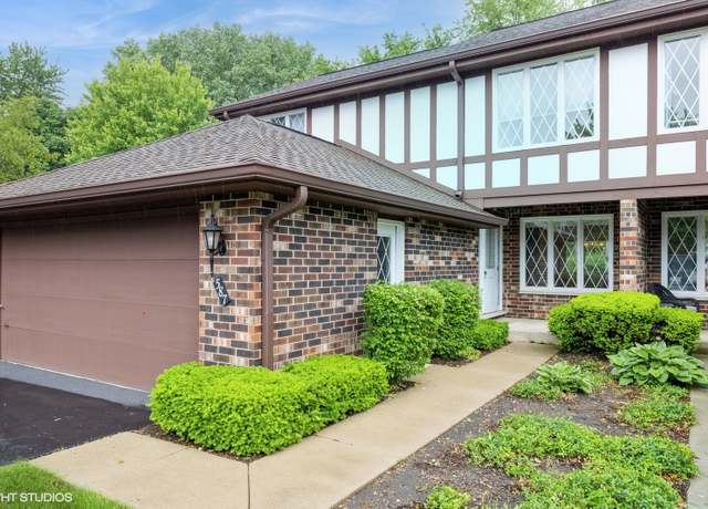 Property at 587 Cress Creek Ln, Crystal Lake, IL 60014, 3 beds, 2.5 baths