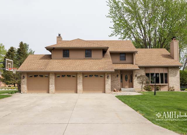 Property at 2693 Bluff Dr, Kankakee, IL 60901, 5 beds, 3.5 baths