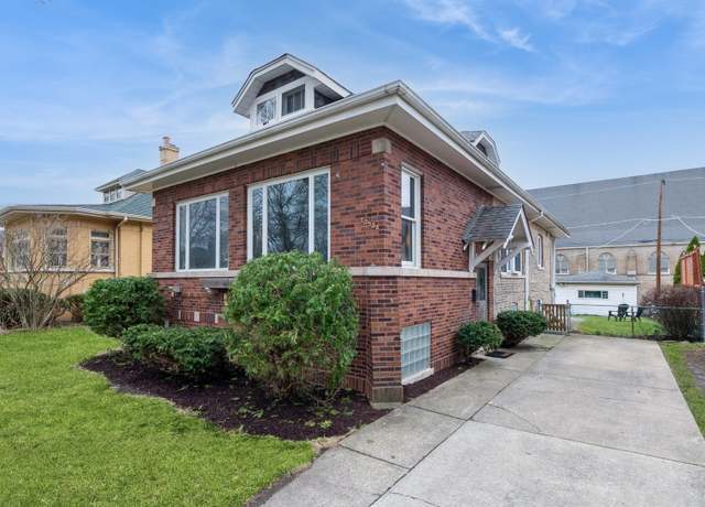 Property at 10554 S Oakley Ave, Chicago, IL 60643, 3 beds, 2 baths