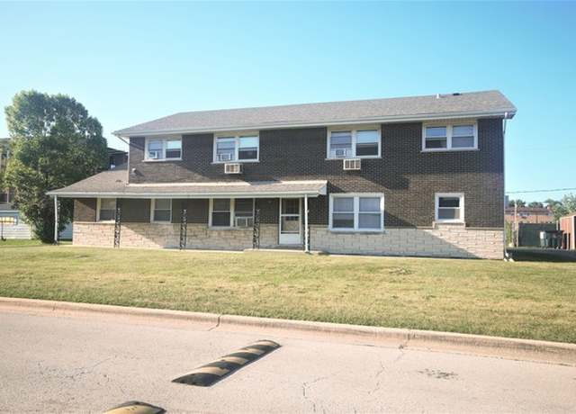 Property at 7324 W 80th St, Bridgeview, IL 60455, 8 beds, 4.5 baths