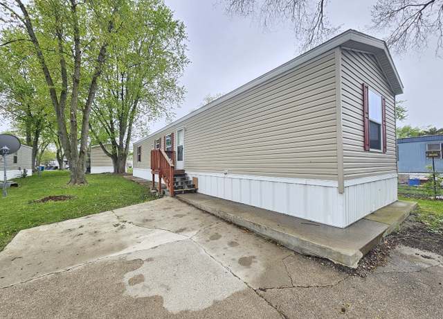 Property at 209 Wren Dr, Pontiac, IL 61764, 3 beds, 2 baths