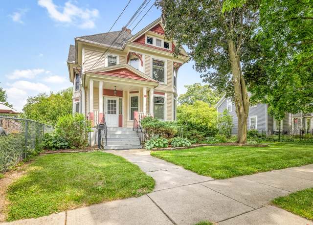Property at 924 Pearl St, Belvidere, IL 61008, 5 beds, 3 baths