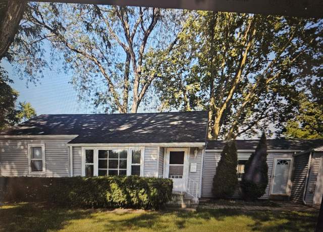Property at 1102 Grand Ave, Aurora, IL 60506, 3 beds, 2 baths