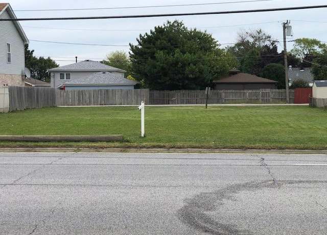 Property at 8545 Roberts Rd, Justice, IL 60458