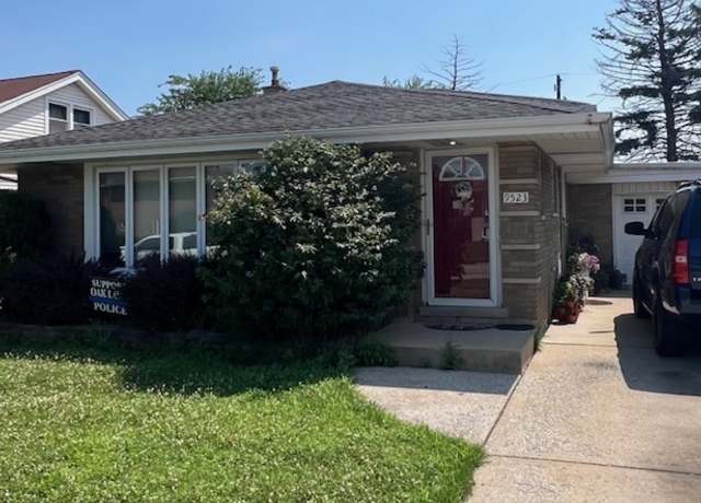 Property at 9523 S Kostner Ave, Oak Lawn, IL 60453, 3 beds, 1.5 baths