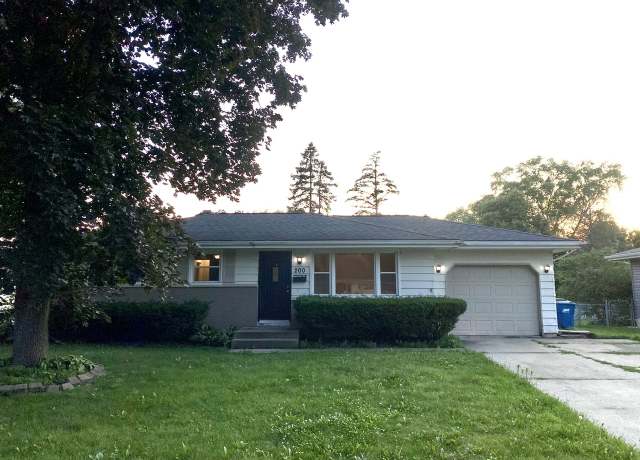 Property at 200 Patrick Dr, South Elgin, IL 60177, 3 beds, 1.5 baths