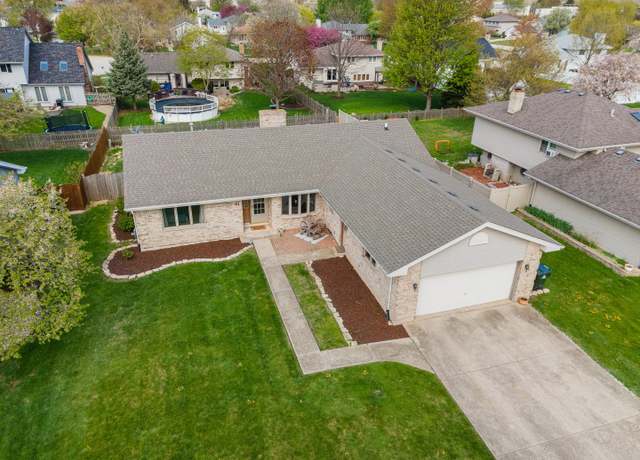 Property at 41 Victorian Dr, New Lenox, IL 60451, 3 beds, 2 baths