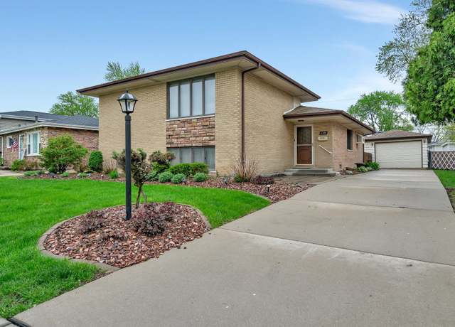 Property at 16408 Roy St S, Oak Forest, IL 60452, 3 beds, 2 baths