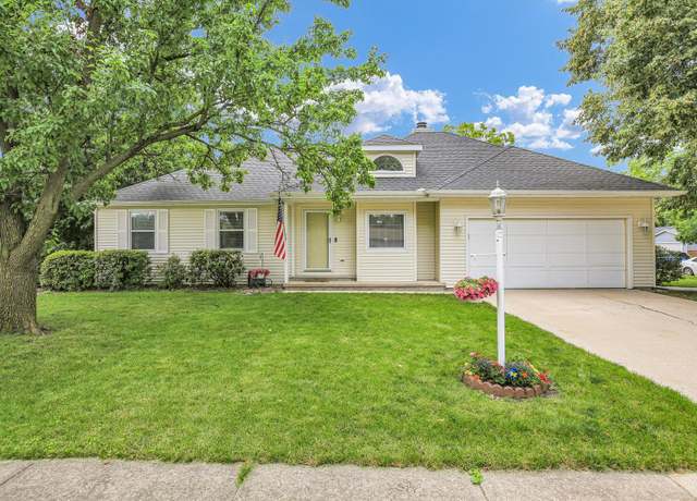 Property at 1901 Sumac Dr, Champaign, IL 61821, 3 beds, 2 baths