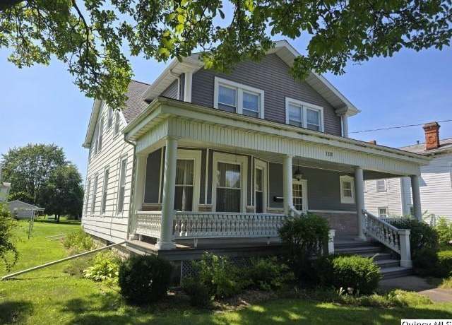 Property at 118 S Fayette St, Carthage, IL 62321, 5 beds, 2 baths