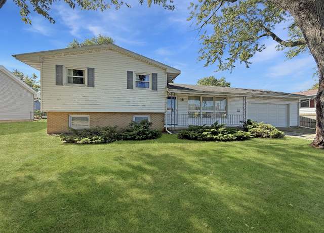 Property at 1612 Carolina Dr, Rantoul, IL 61866, 3 beds, 2 baths