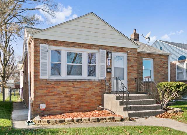 Property at 330 Paxton Ave, Calumet City, IL 60409, 3 beds, 2.5 baths