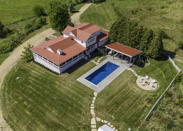 Property at 281 Snipe Hollow Rd N, Elizabeth, IL 61028, 5 beds, 4.5 baths