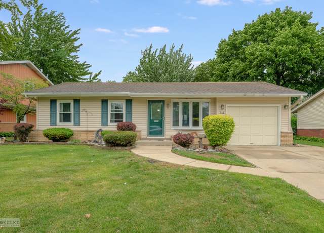 Property at 566 Ridge Ave, Elk Grove Village, IL 60007, 4 beds, 2 baths