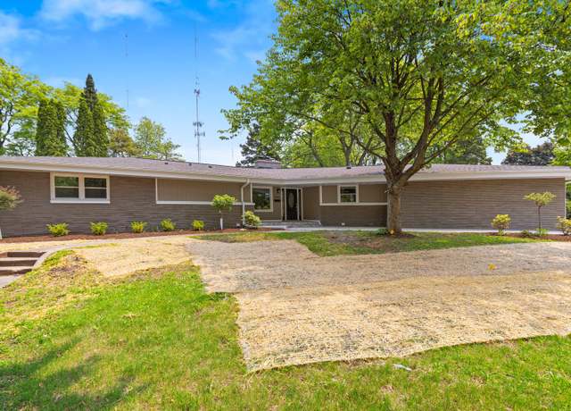 Property at 1015 Arden Ave, Rockford, IL 61107, 4 beds, 3 baths