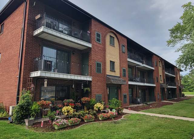 Property at 7012 98th St Unit 1A, Chicago Ridge, IL 60415, 2 beds, 2 baths