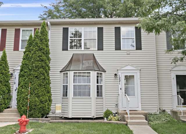 Property at 1221 Koster Ct, Geneva, IL 60134, 3 beds, 2.5 baths