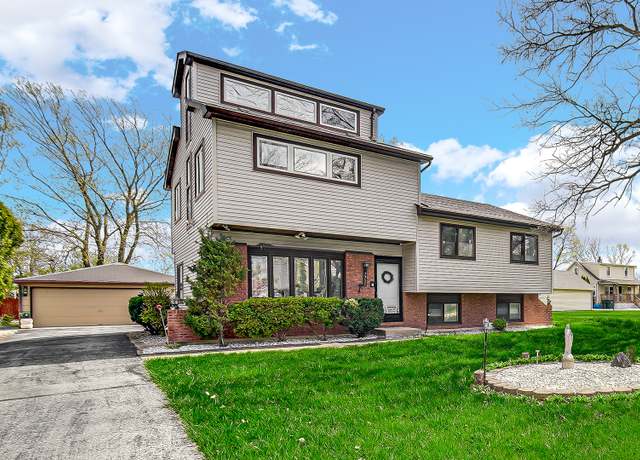 Property at 7711 Eleanor Pl, Willowbrook, IL 60527, 5 beds, 2 baths