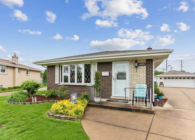 Property at 11025 S Kolmar Ave, Oak Lawn, IL 60453, 3 beds, 1.5 baths