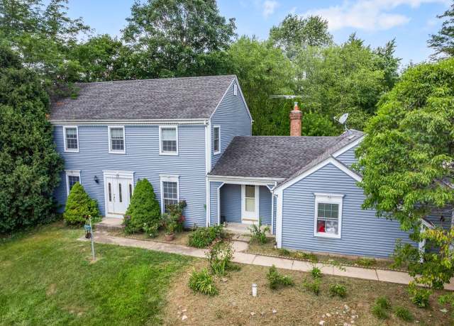 Property at 6 Crawling Stone Rd, Barrington Hills, IL 60010, 5 beds, 3.5 baths