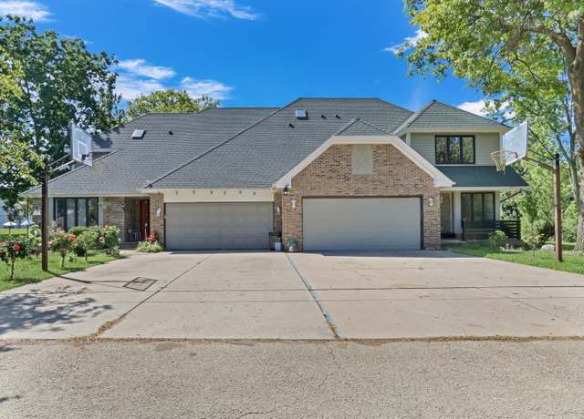 Property at 3947 Blackstone Ave, Gurnee, IL 60031, 3 beds, 3 baths