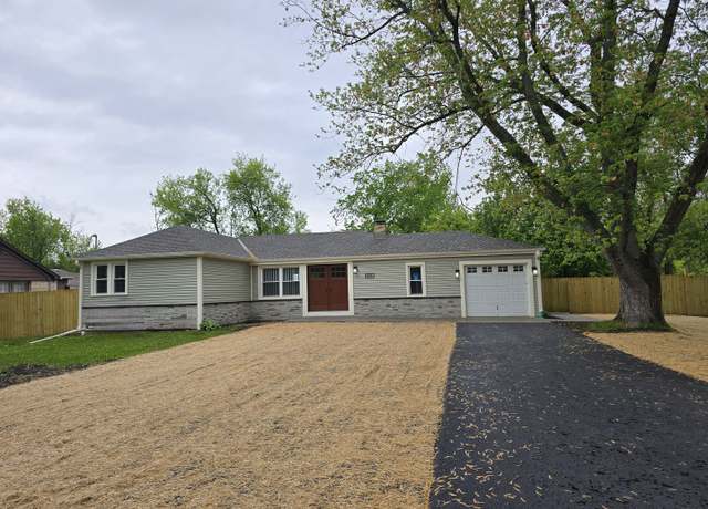 Property at 2524 Gray Ct, Waukegan, IL 60085, 4 beds, 2 baths