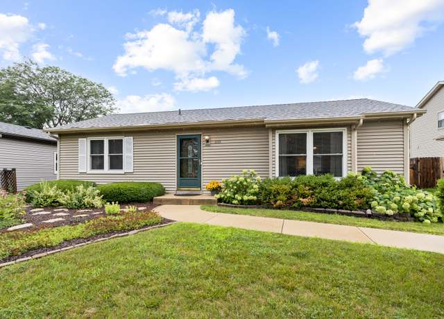 Property at 310 Pin Oak Dr, North Aurora, IL 60542, 3 beds, 2 baths