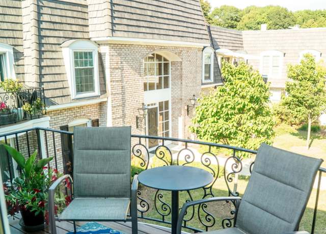 Property at 1 Normandie Dr #211, Sugar Grove, IL 60554, 3 beds, 2 baths