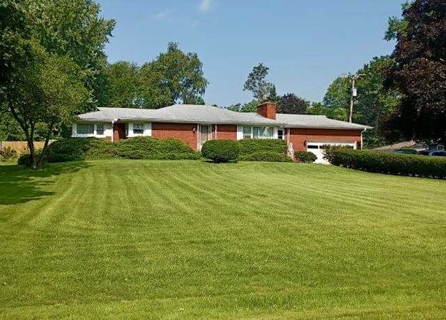 Property at 515 Country Club Dr, Mchenry, IL 60050, 3 beds, 1.5 baths