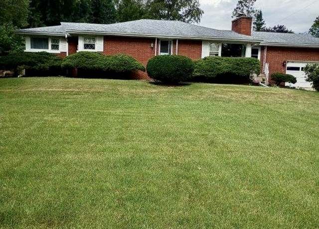 Property at 515 Country Club Dr, Mchenry, IL 60050, 3 beds, 1.5 baths