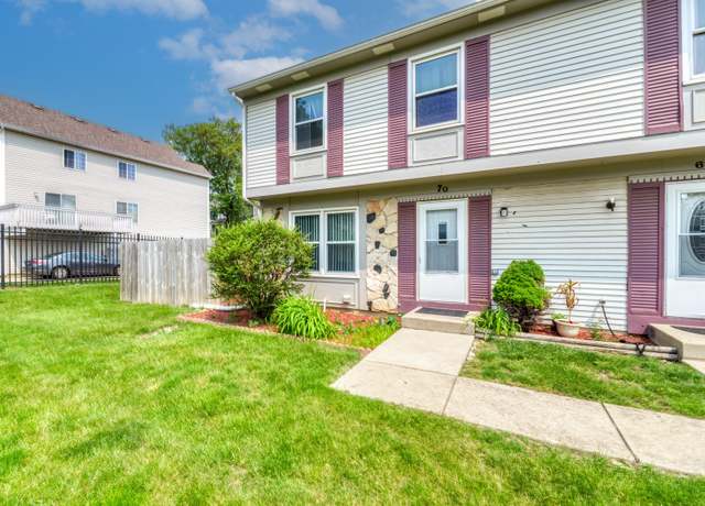 Property at 7 Fernwood Dr Unit Q, Bolingbrook, IL 60440, 3 beds, 1 bath