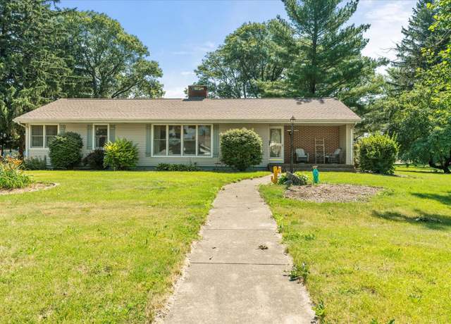 Property at 609 S Park St, Paxton, IL 60957, 4 beds, 3 baths