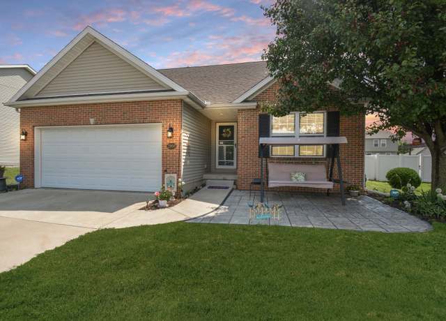 Property at 2908 Red Oak Rd, Bloomington, IL 61704, 3 beds, 2.5 baths