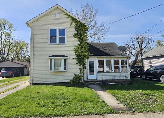 Property at 1009 E Livingston St, Streator, IL 61364, 3 beds, 1 bath