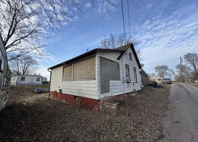 Property at 105 Howarth St, Bryant, IL 61519, 1 bed, 1 bath