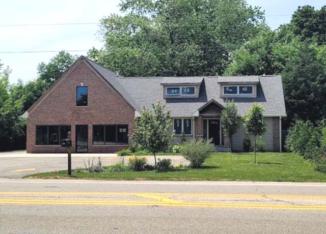 Property at 618 Barron Blvd, Grayslake, IL 60030, 5 beds, 3 baths