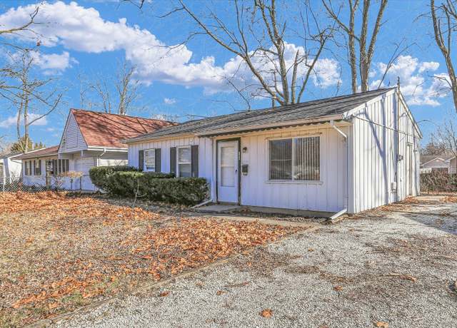 Property at 704 S Scottswood Dr, Urbana, IL 61802, 3 beds, 1 bath