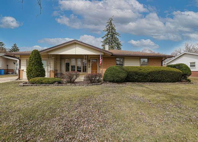 Property at 370 E Elk Grove Blvd, Elk Grove Village, IL 60007, 3 beds, 1.5 baths