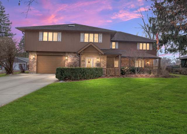 Property at 1415 W Hawthorne St, Arlington Heights, IL 60005, 5 beds, 4.5 baths