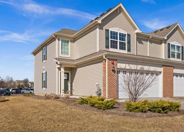 Property at 1132 Hawk Hollow Dr, Yorkville, IL 60560, 3 beds, 2.5 baths