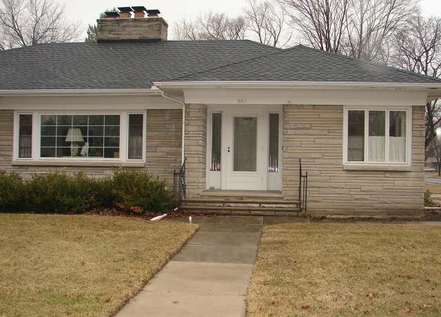 Property at 810 13th Ave, Mendota, IL 61342, 2 beds, 2 baths