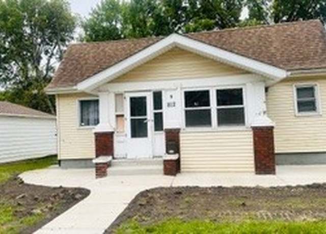 Property at 812 W Monroe St, Bloomington, IL 61701, 2 beds, 1 bath