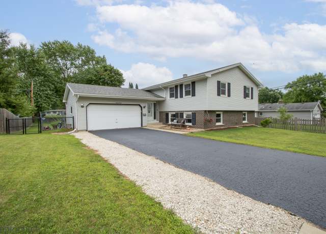 Property at 4402 Elmleaf Dr, Mchenry, IL 60051, 3 beds, 2.5 baths