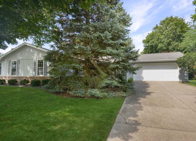 Property at 119 Hammitt Dr, Normal, IL 61761, 3 beds, 3 baths