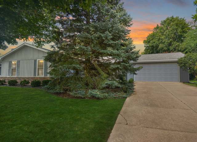 Property at 119 Hammitt Dr, Normal, IL 61761, 3 beds, 3 baths