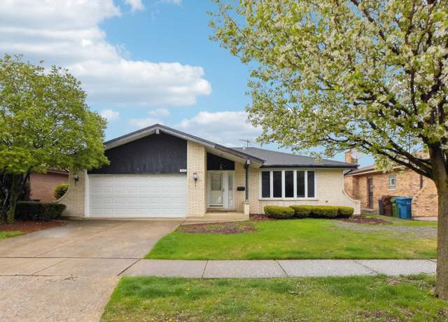 Property at 4116 W 93rd Pl, Oak Lawn, IL 60453, 3 beds, 2 baths