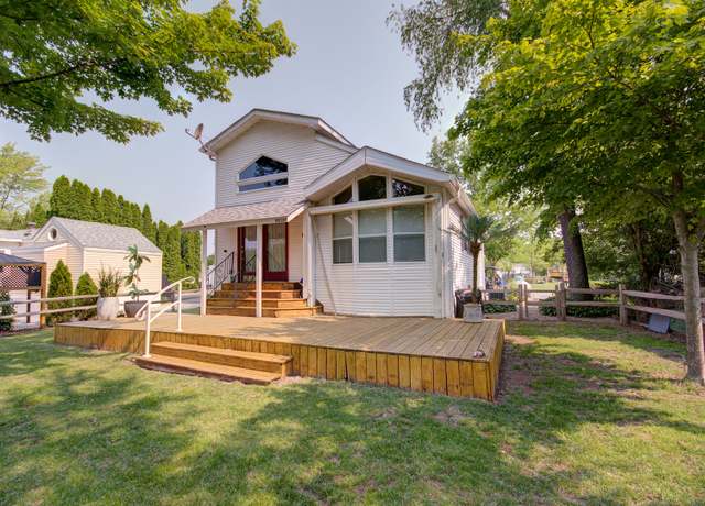 Property at 166 Fossil Cove Ln, Wilmington, IL 60481, 3 beds, 2 baths
